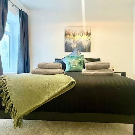 Cozy & Spacious 3-Bedroom Home By Tailored Accommodation Swansea Zewnętrze zdjęcie