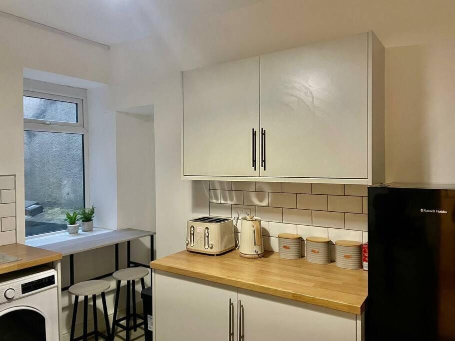 Cozy & Spacious 3-Bedroom Home By Tailored Accommodation Swansea Zewnętrze zdjęcie