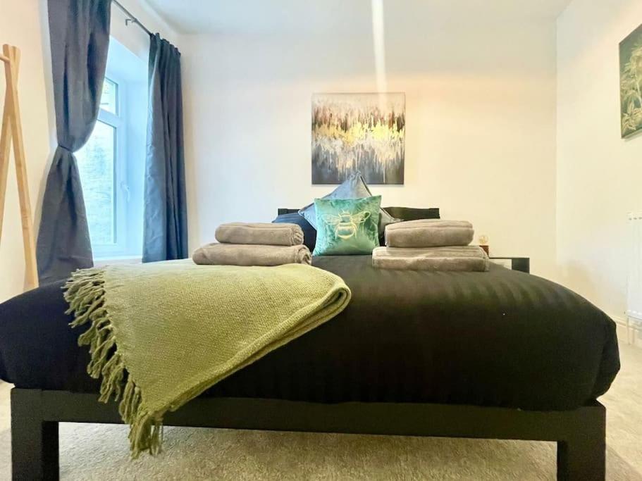 Cozy & Spacious 3-Bedroom Home By Tailored Accommodation Swansea Zewnętrze zdjęcie