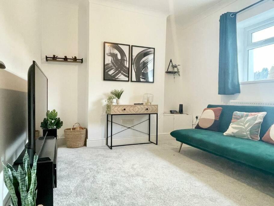 Cozy & Spacious 3-Bedroom Home By Tailored Accommodation Swansea Zewnętrze zdjęcie