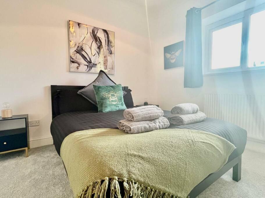 Cozy & Spacious 3-Bedroom Home By Tailored Accommodation Swansea Zewnętrze zdjęcie